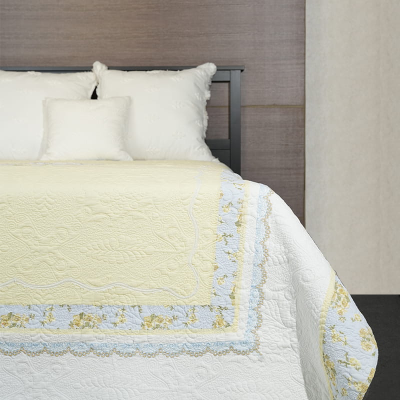 Naka-burda na Patchwork Quilt Set