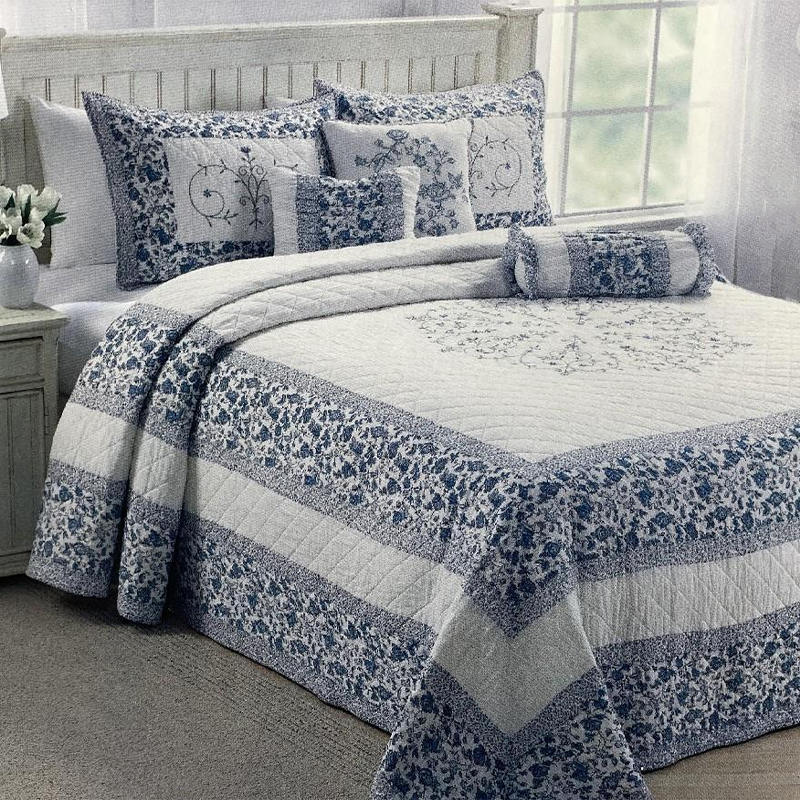 Naka-burda na Patchwork Quilt Set